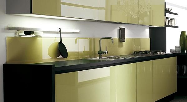 Il vetro in cucina: Vismap, Glass con schienale in vetro